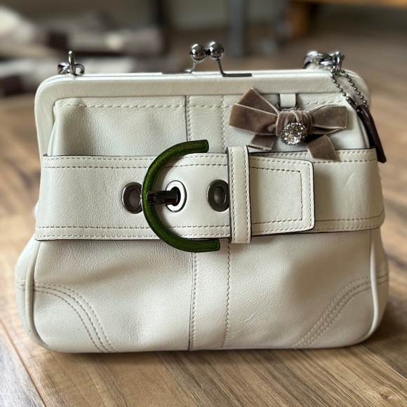 Coach Handbags - GUC - Coach Soho Kisslock Frame Satchel Handbag - 8A12